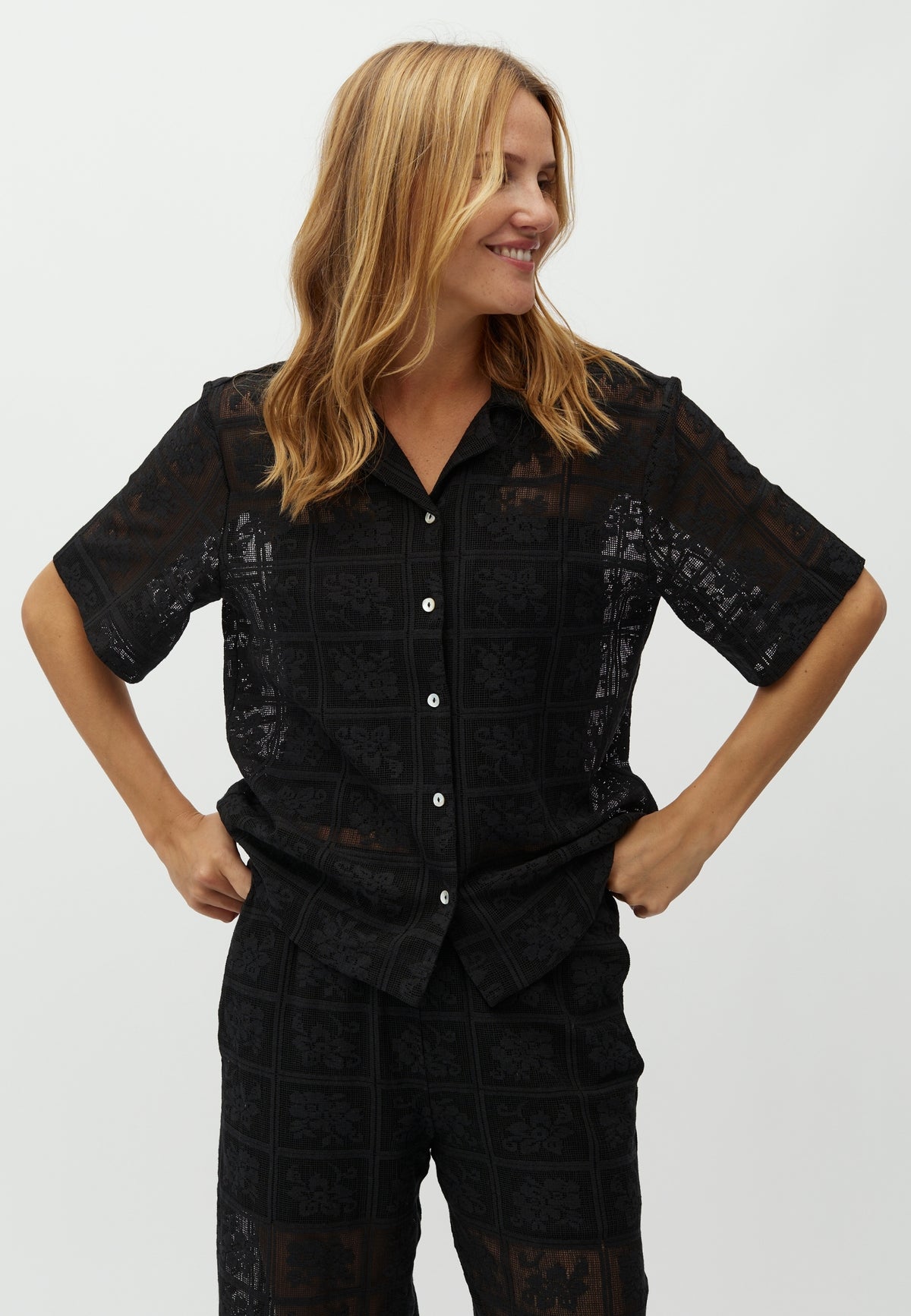 Aruna-M_Black_Model_0