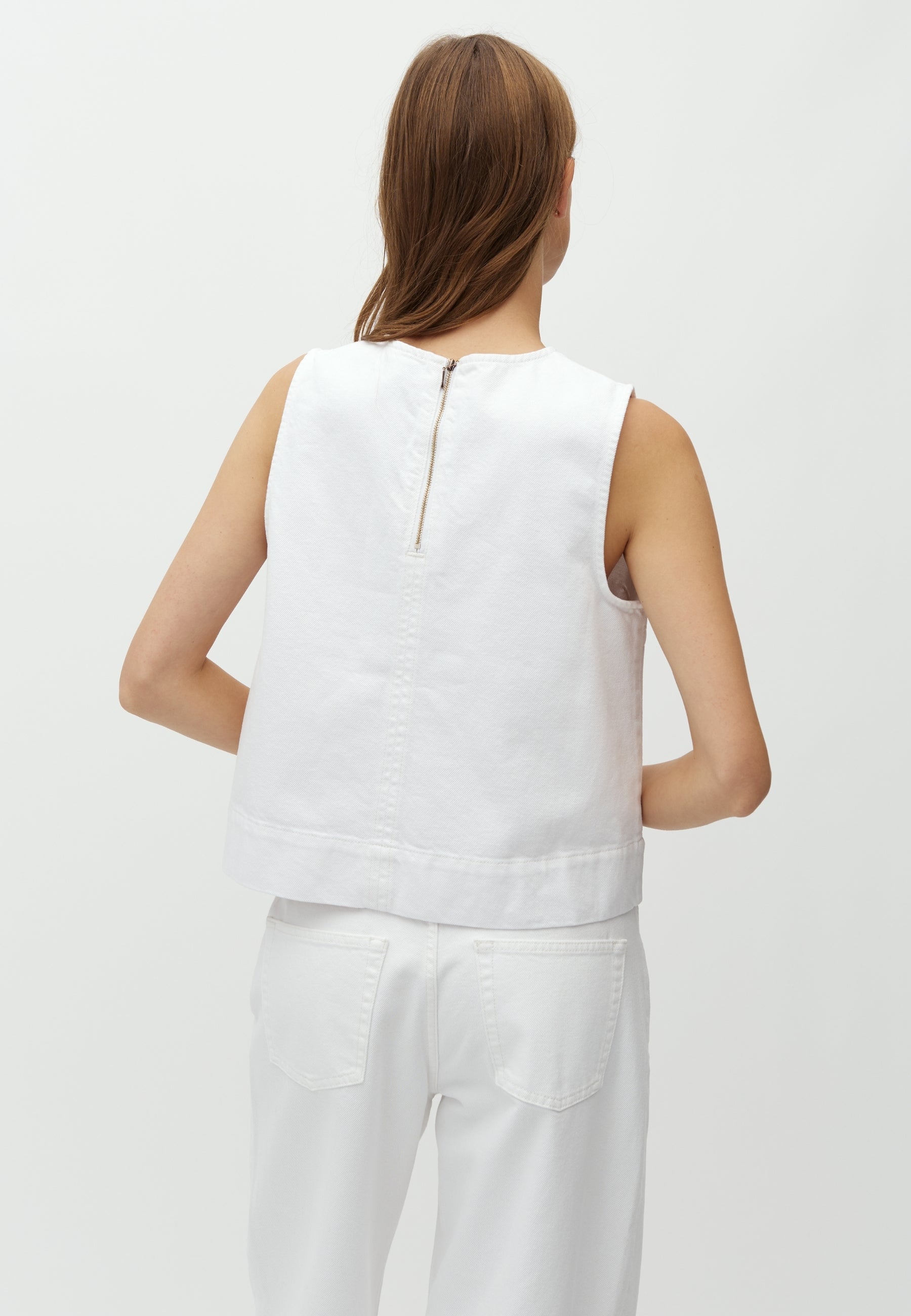 Rihne-M_White_Model_3