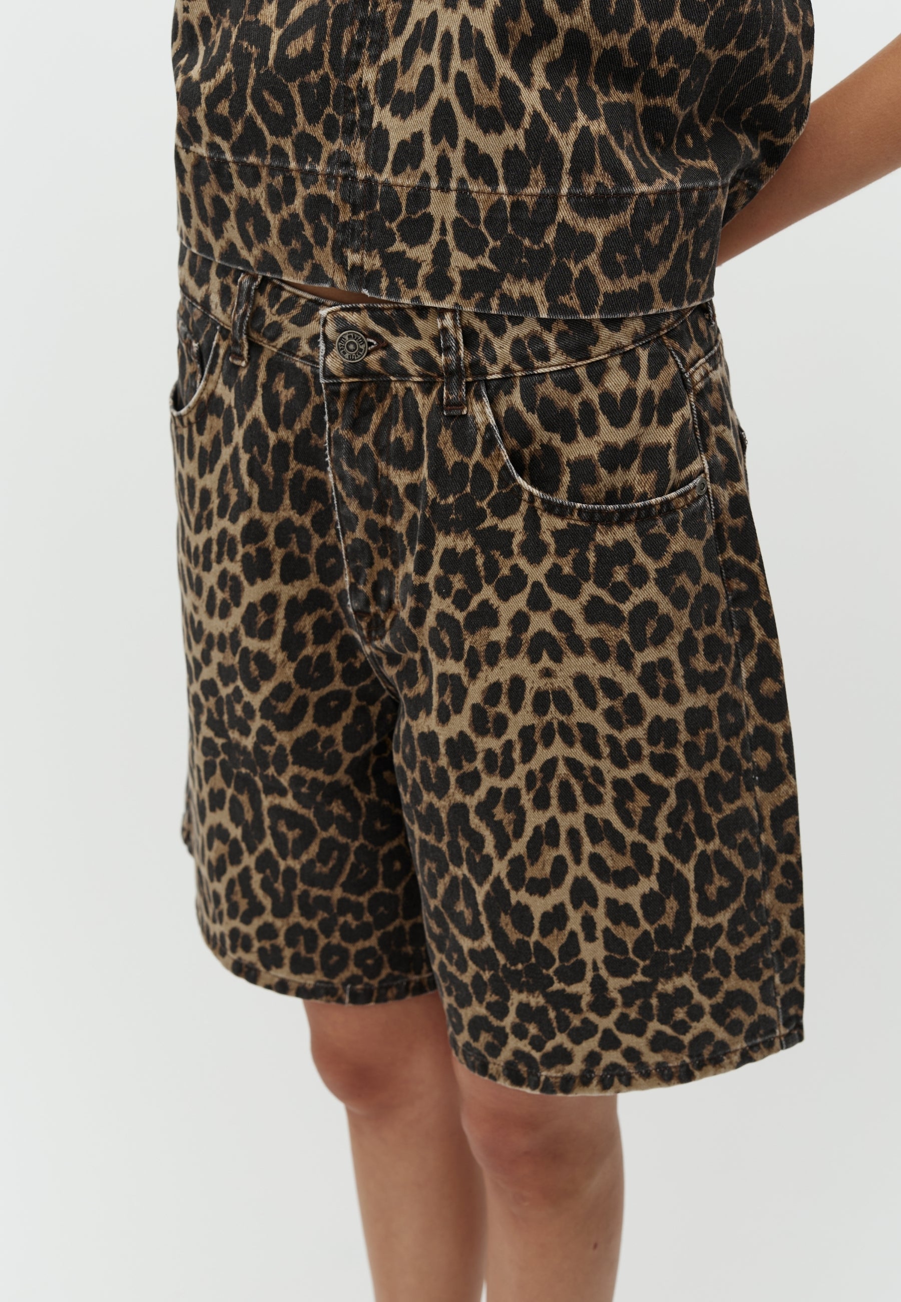 Talina-M_Leopard Mist_Model_5