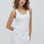 Jaxson U-M_White_Model_0