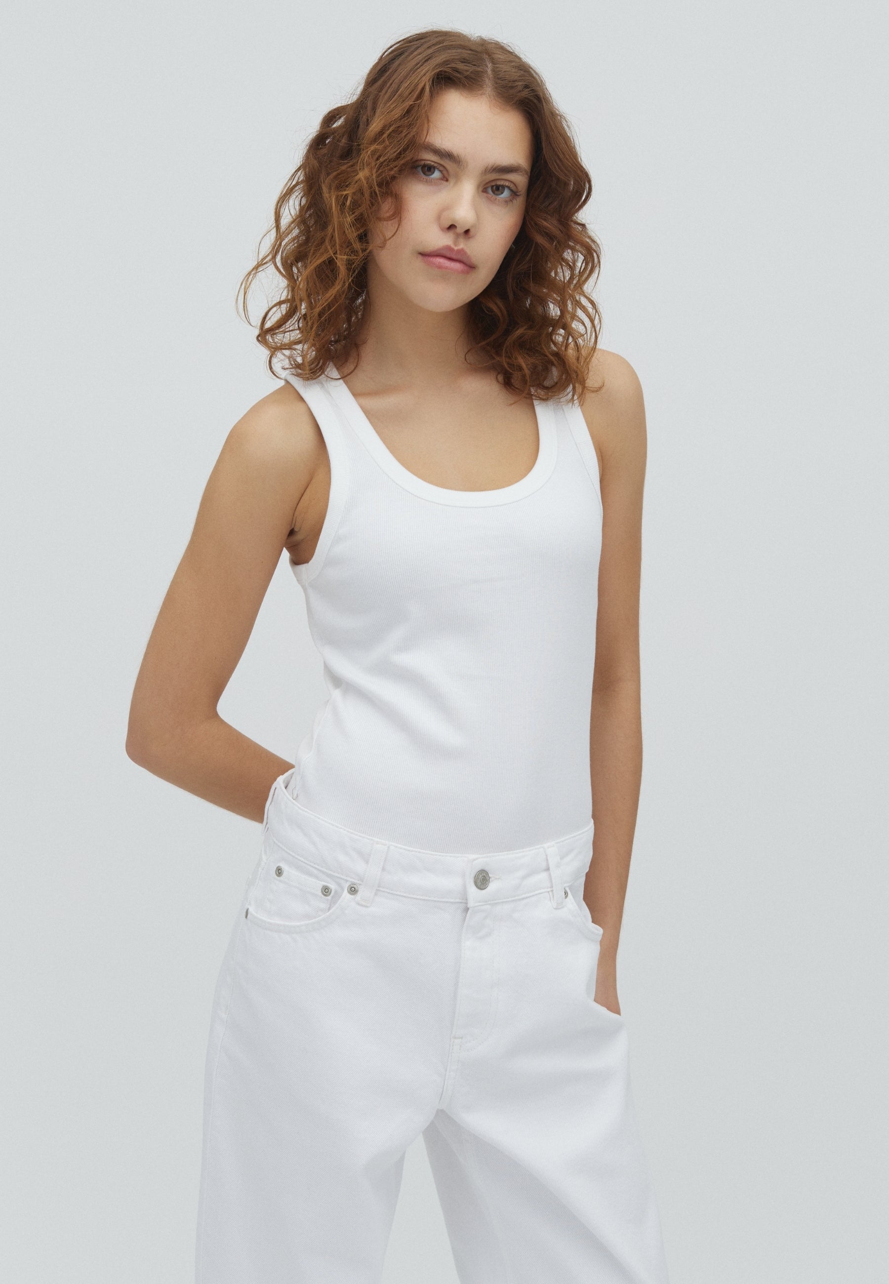 Jaxson U-M_White_Model_0