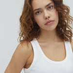 Jaxson U-M_White_Model_1