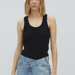 Jaxson U-M_Black_Model_0