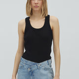 Jaxson U-M_Black_Model_0