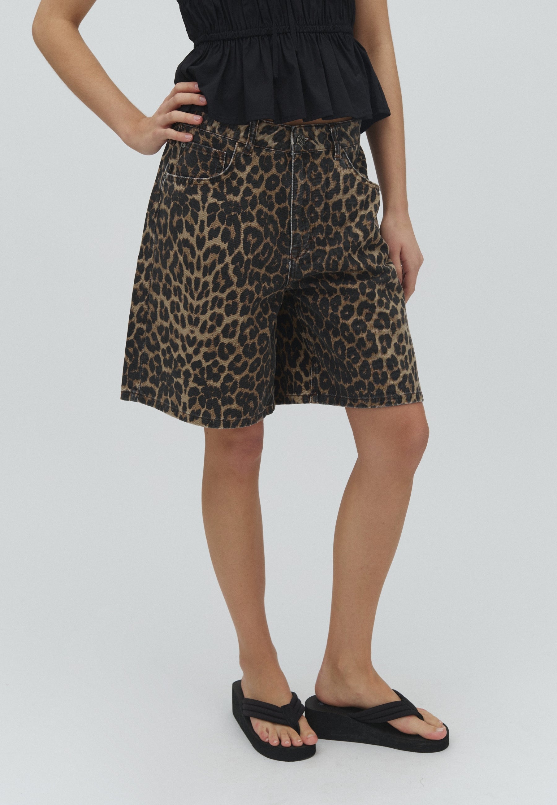 Talina-M_Leopard Mist_Model_1