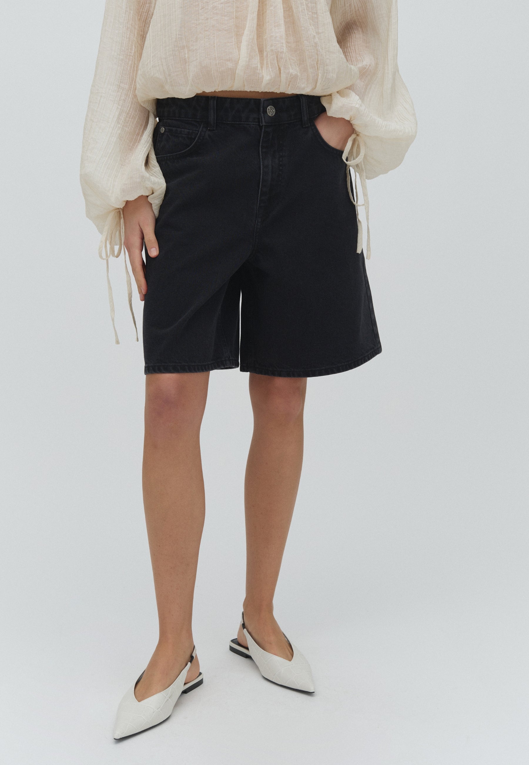 Talina-M_Rebel Black_Model_1