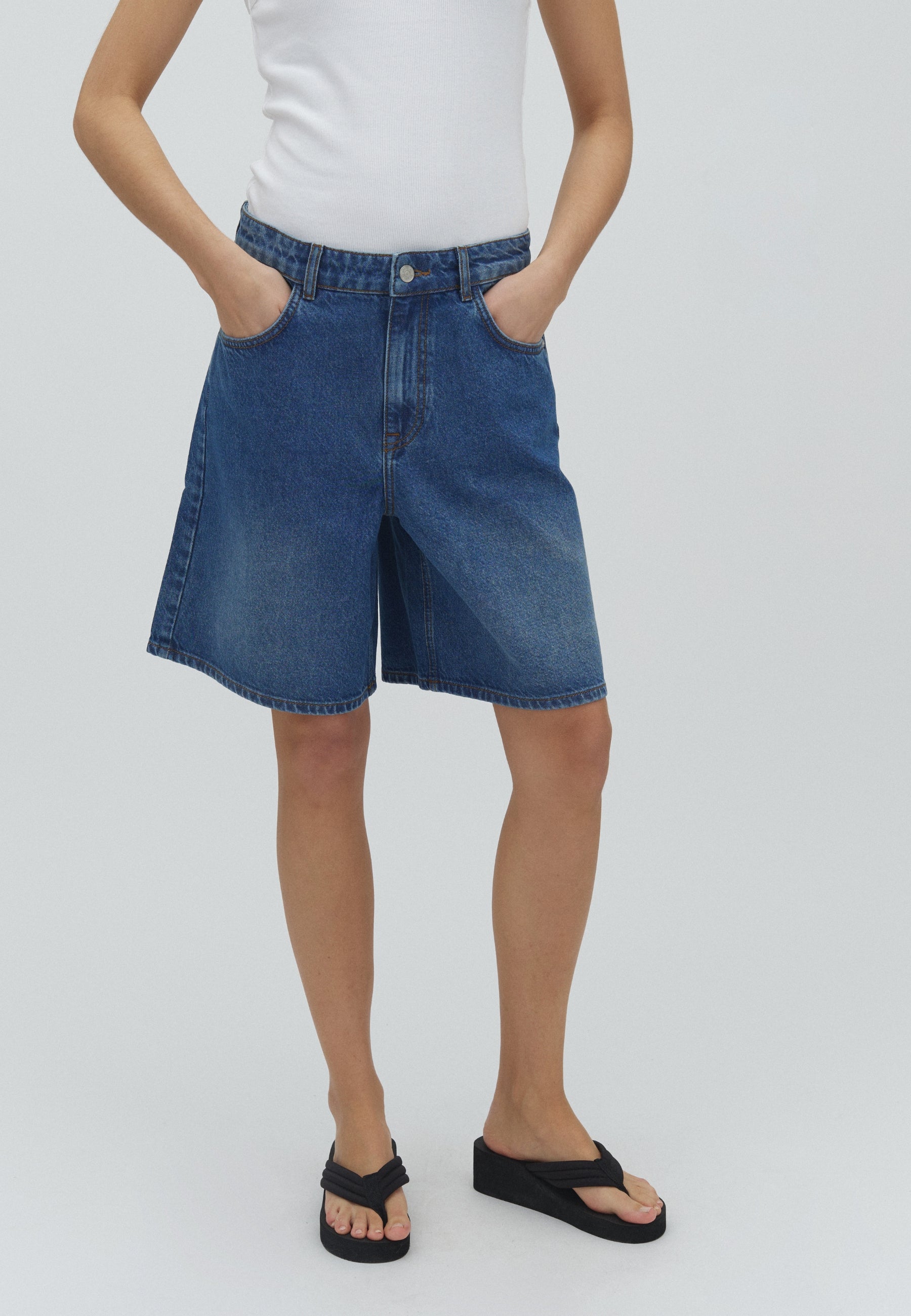 Talina-M_Vintage Blue Wash_Model_1