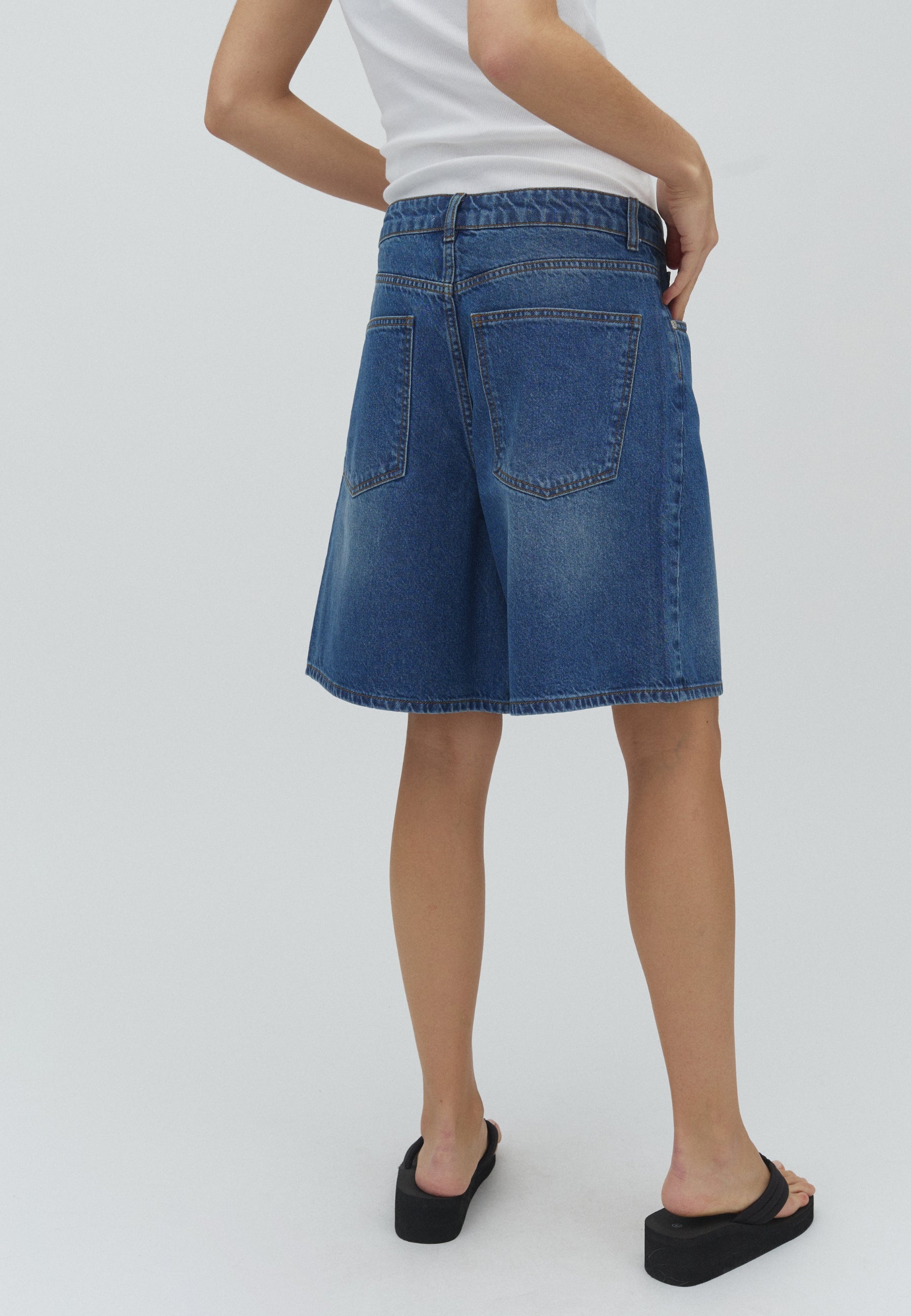 Talina-M_Vintage Blue Wash_Model_2