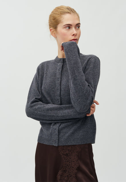 Averie-M_Dark Grey Melange_Model_0