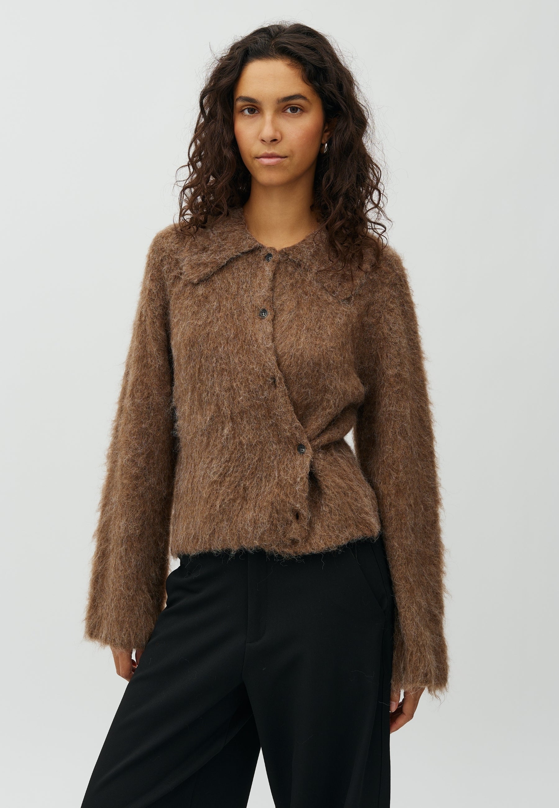 Lari-M_Walnut Melange_Model_0