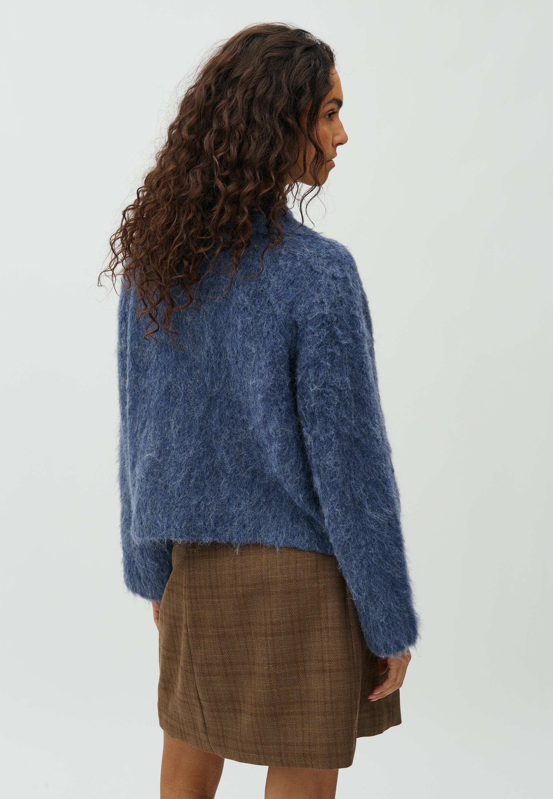 Lari-M_Light Navy Melange_Model_2