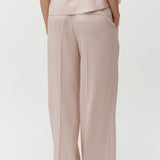 Dagnise-M_Rose Red Light Melange_Model_3