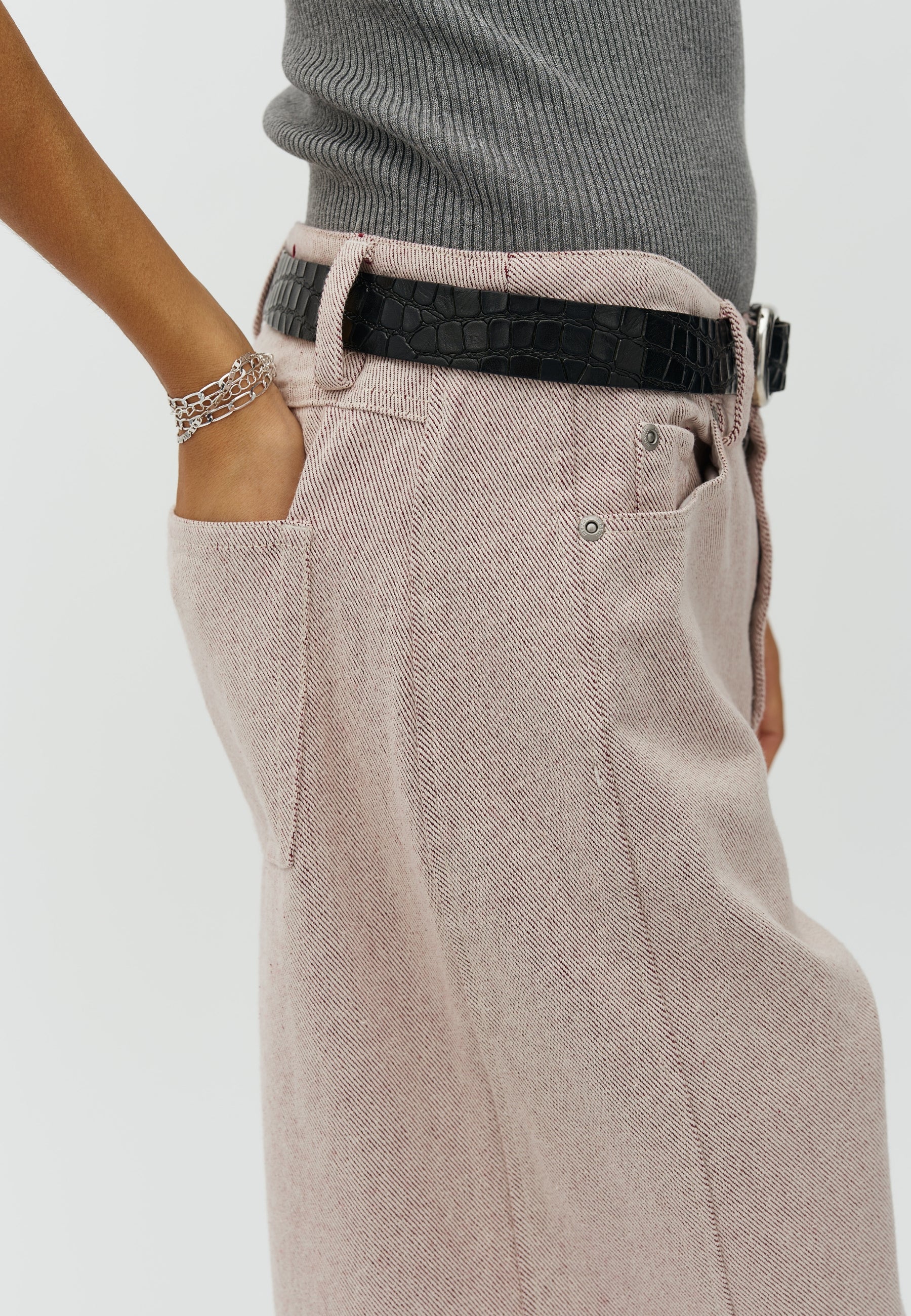 Bowa-M_Light Berry Wash_Model_1