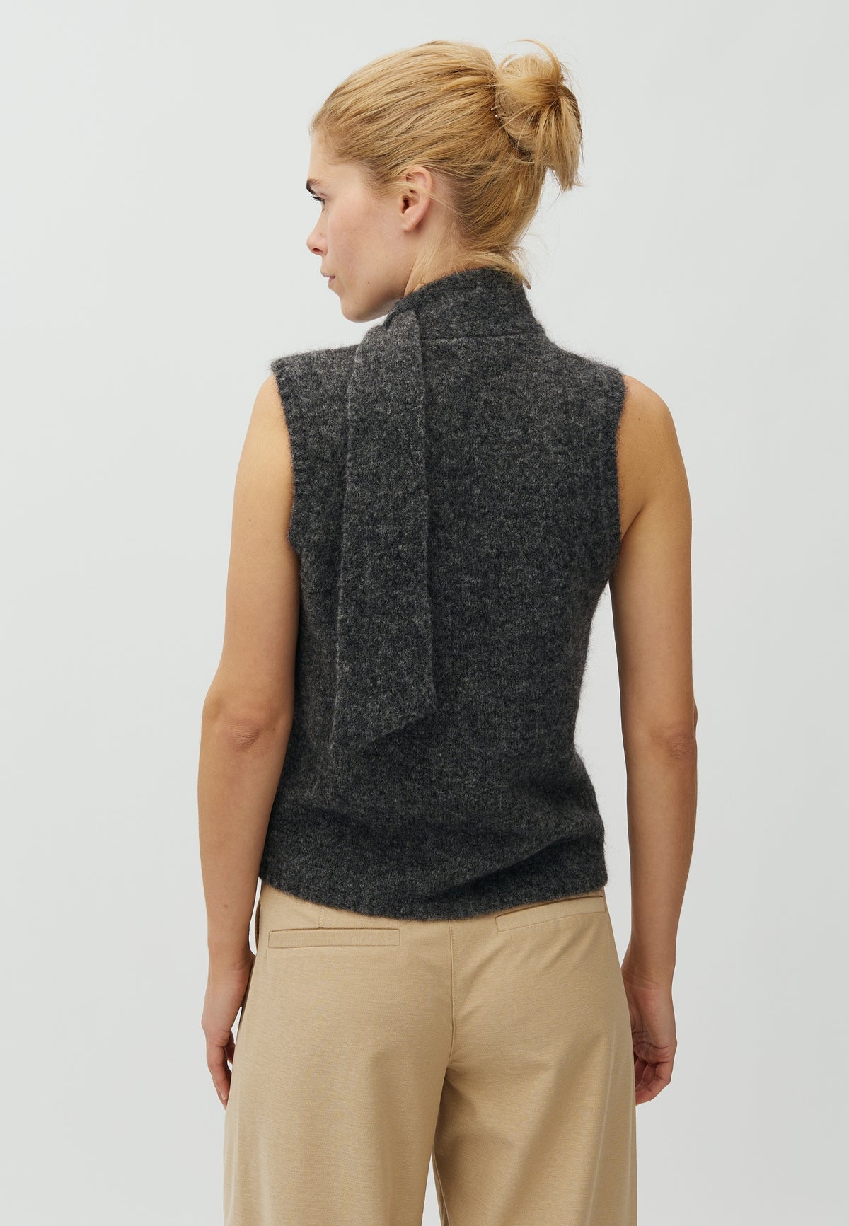 Fine-M_Dark Grey Melange_Model_2