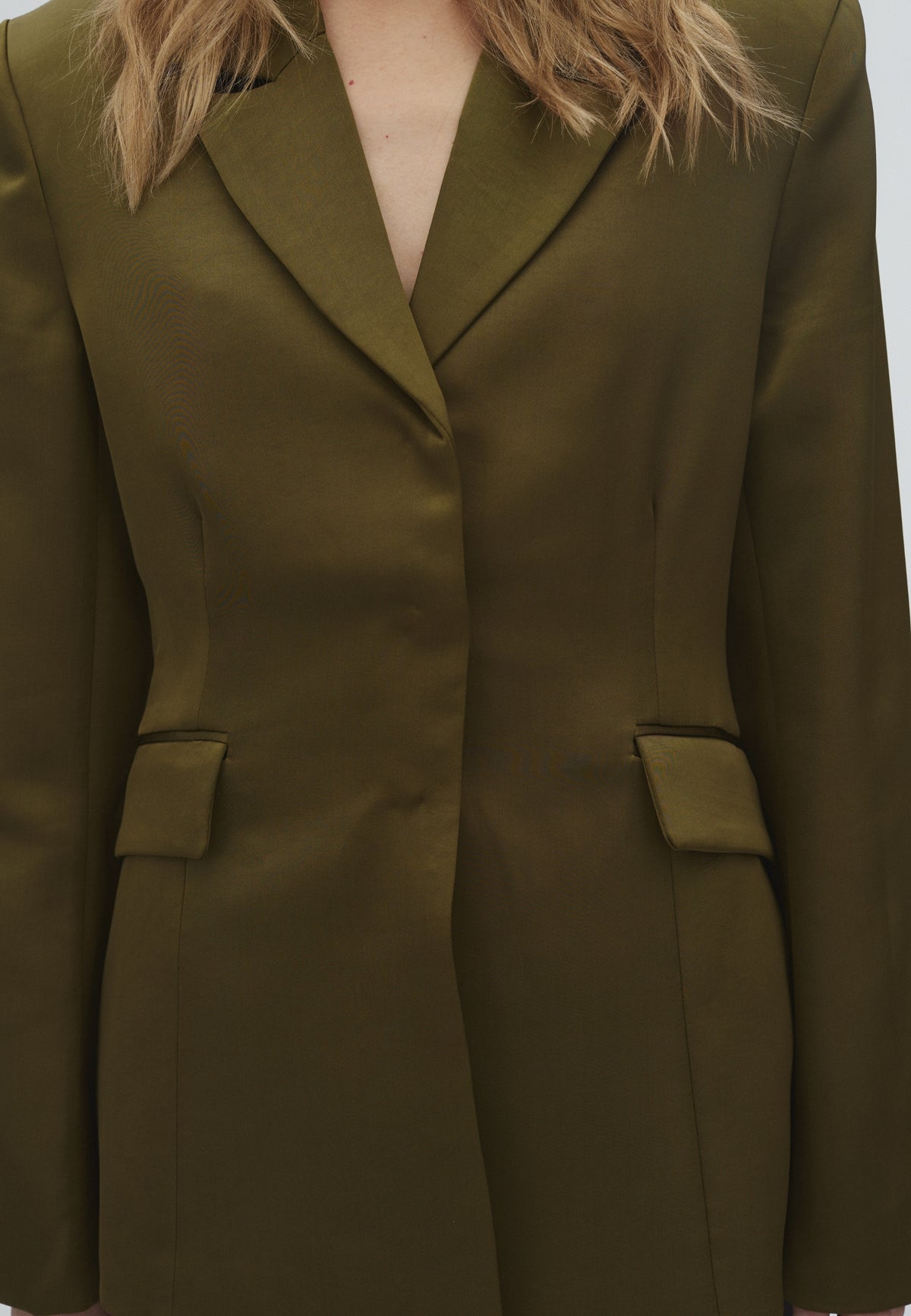 Belle-M_Smoked Olive_Model_1