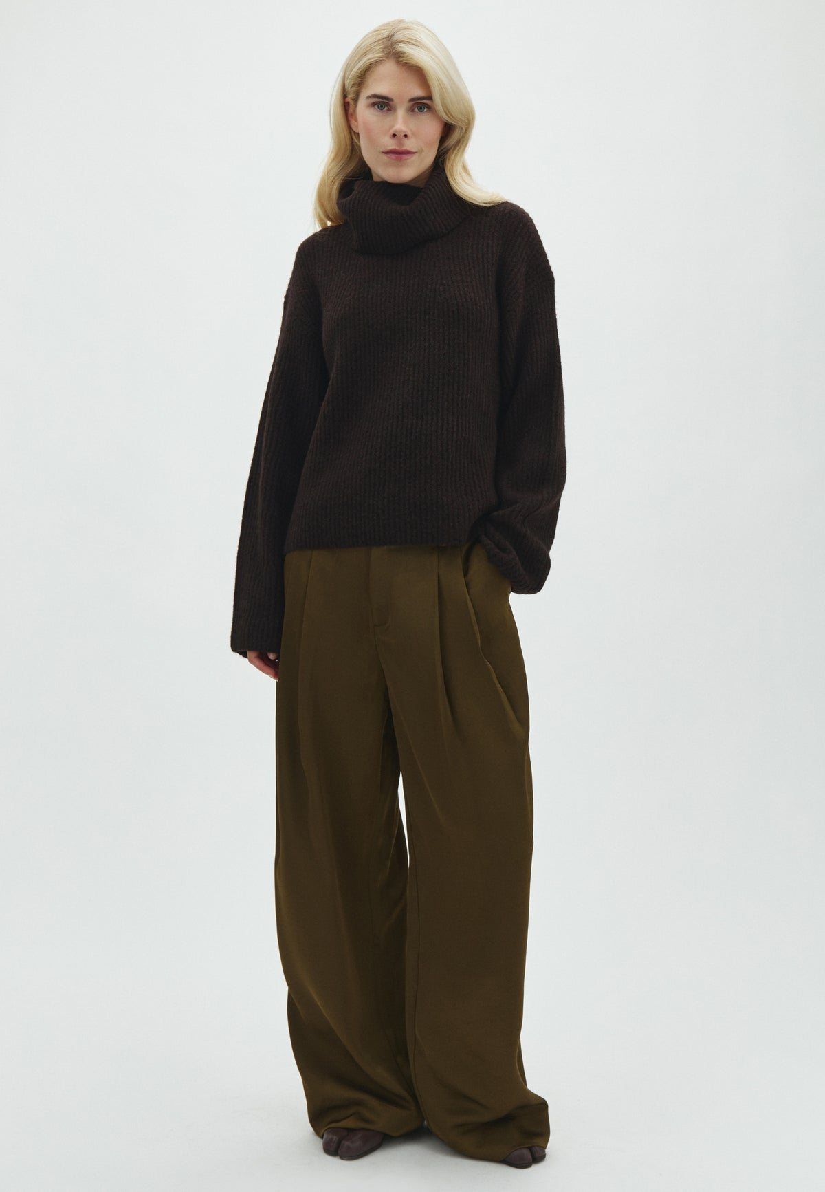 Emeli-M_Smoked Olive_Model_0