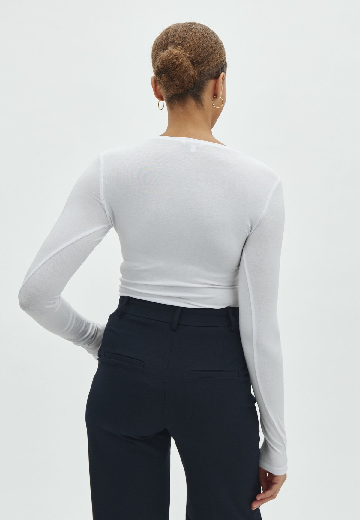 Vanna_Optical White_Model_2