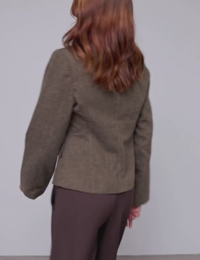 Beratti-M_Golden Brown Black_Video_