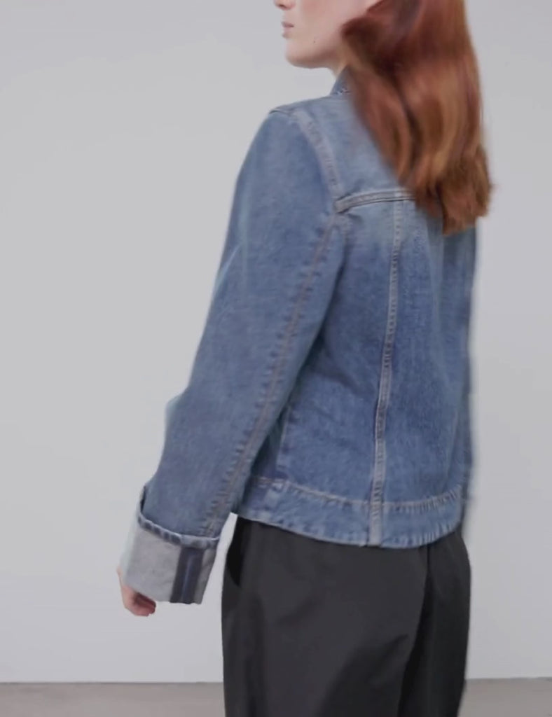 Ami-M_Washed Blue Jay_Video_