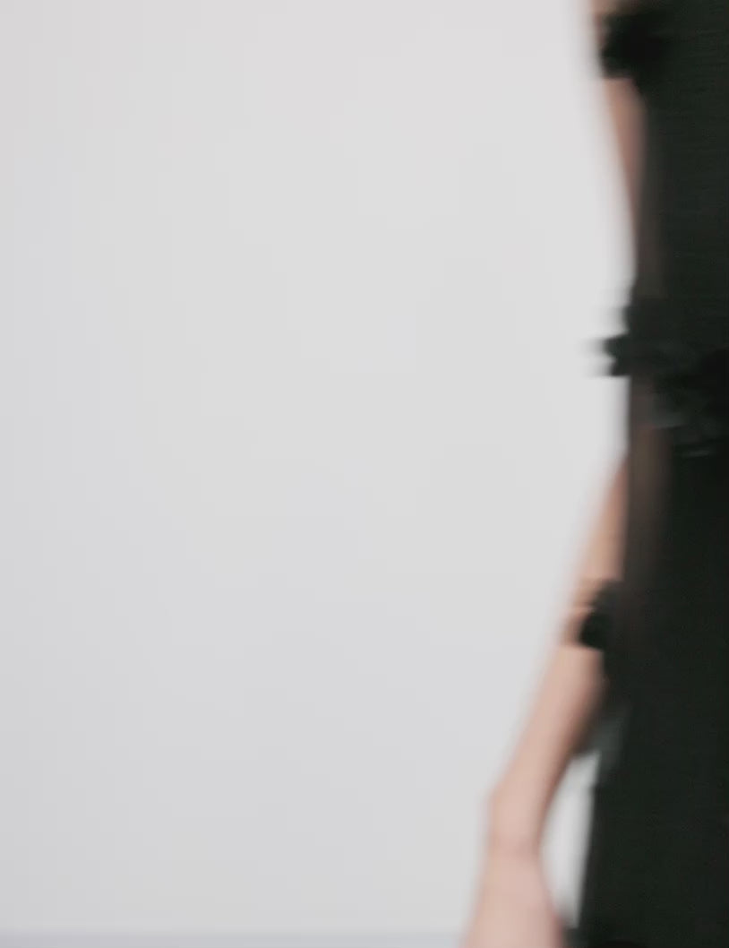 Molli-M_Black_Video_0