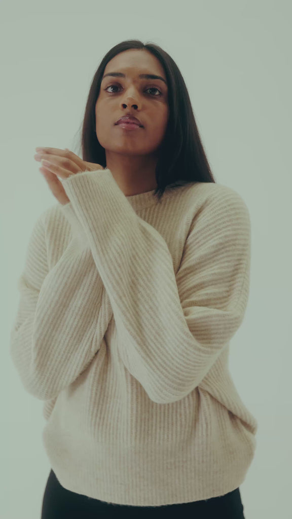 Gillian_Oyster Melange_Video_0