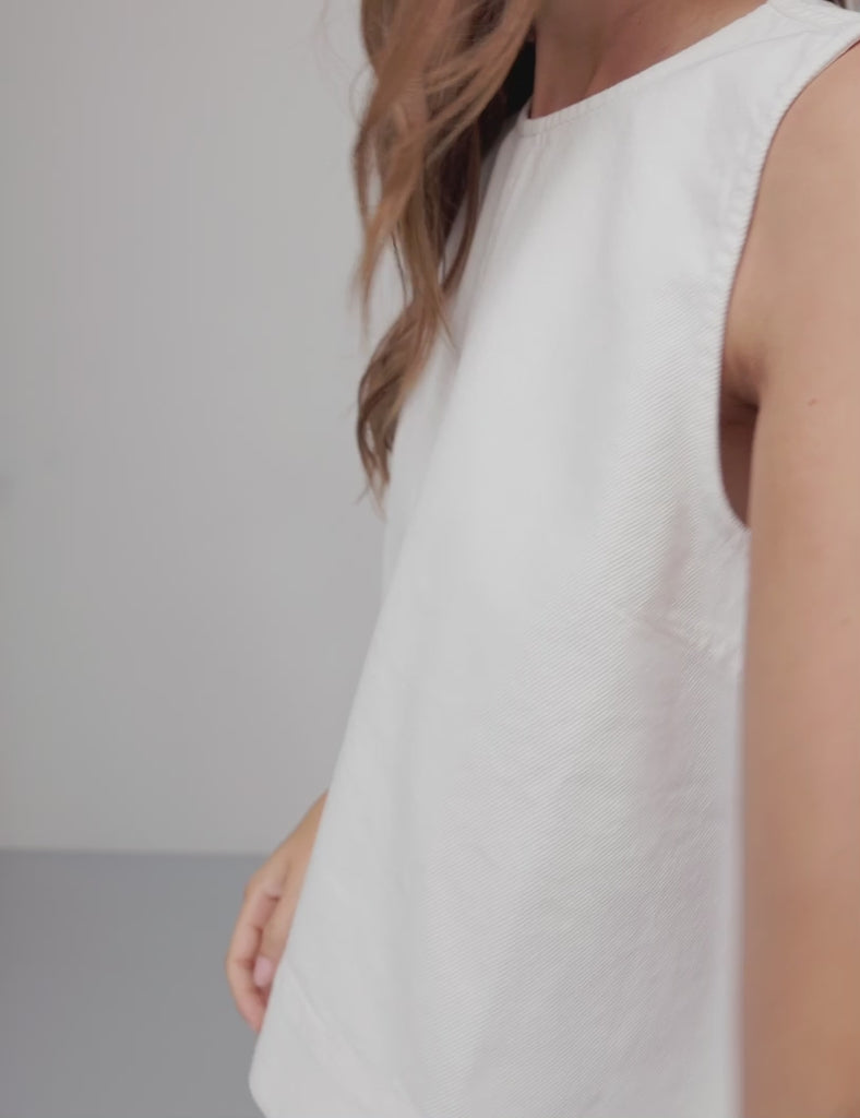 Rihne-M_White_Video_0