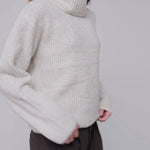 Kemina-M_Light Grey Stripe_Video_